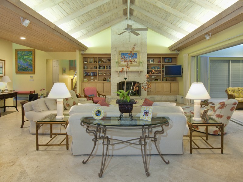 R409SHLivingRoom