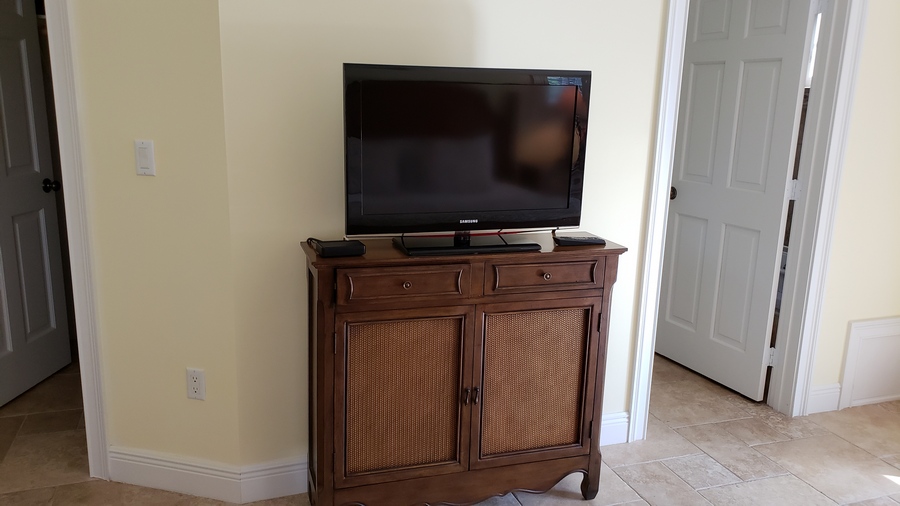 King Suite Television